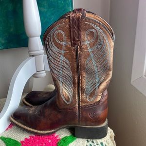 Ariat Round Up Wide Squared Toe Western Boots